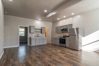 510 Geary Dr in Canyonville, OR - Foto de edificio - Building Photo