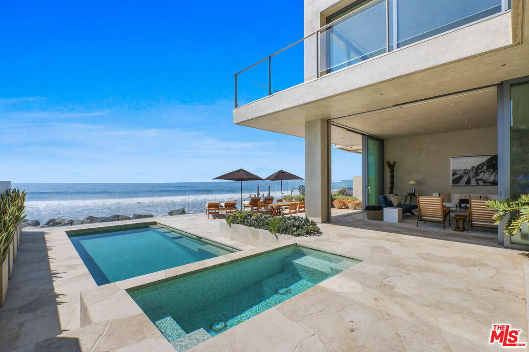 31346 Broad Beach Rd in Malibu, CA - Building Photo