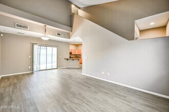 8053 W Waltann Ln in Peoria, AZ - Building Photo - Building Photo