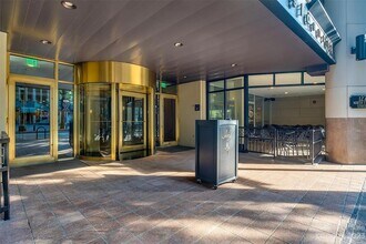 127 N Tryon St, Unit 408 in Charlotte, NC - Building Photo - Building Photo