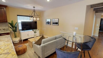 2070 Rosecrans St in San Diego, CA - Building Photo - Building Photo