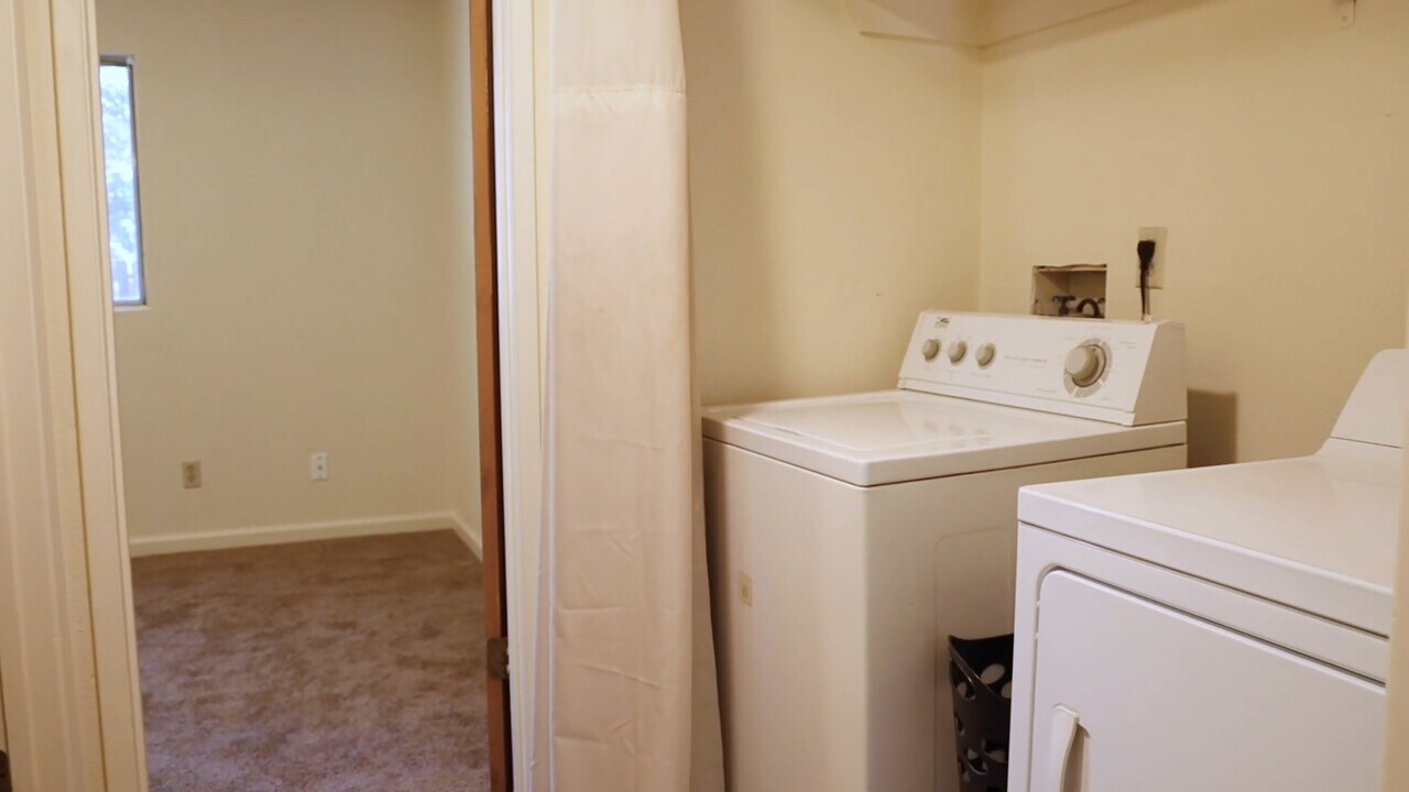 305 Ash St in Chico, CA - Building Photo