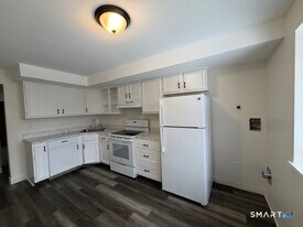 31 Craftwood Rd in Waterbury, CT - Building Photo