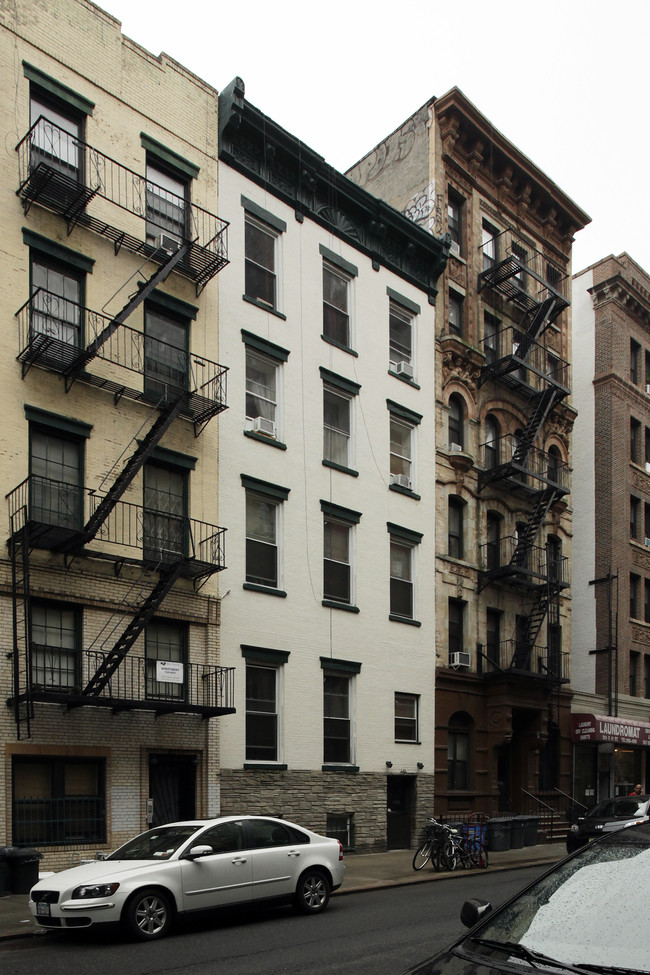 208 E Tenth St in New York, NY - Building Photo - Building Photo