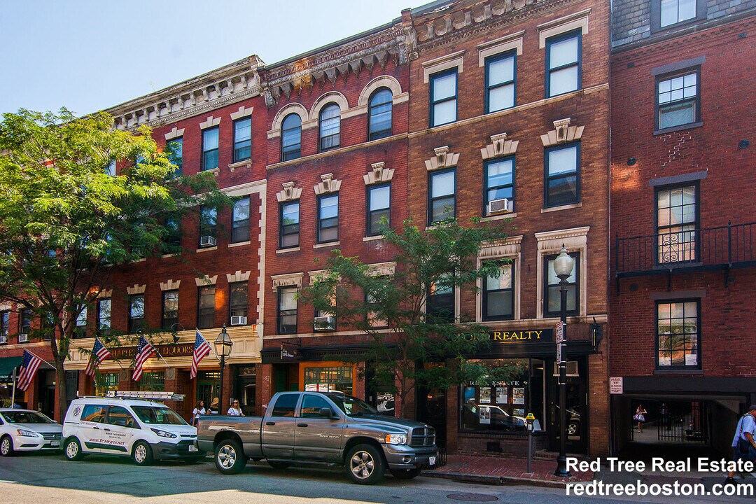 137 Charles St, Unit 2 in Boston, MA - Foto de edificio