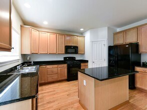 11921 SE 238th Pl in Kent, WA - Building Photo - Building Photo