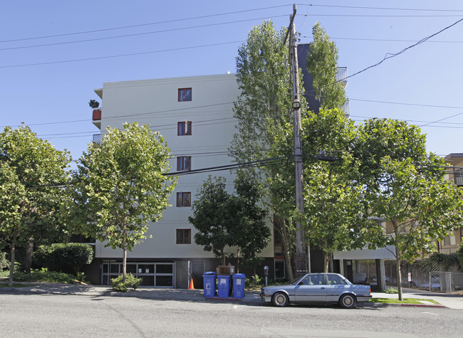 Stuart Pratt Manor in Berkeley, CA - Foto de edificio - Building Photo