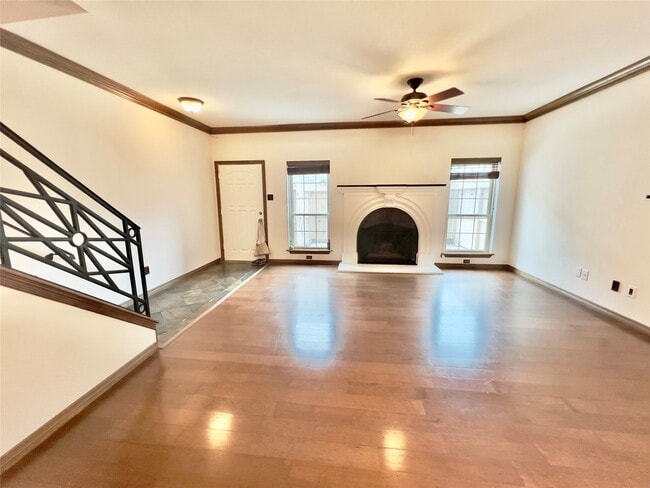 3018 Holly Hall St in Houston, TX - Building Photo - Building Photo