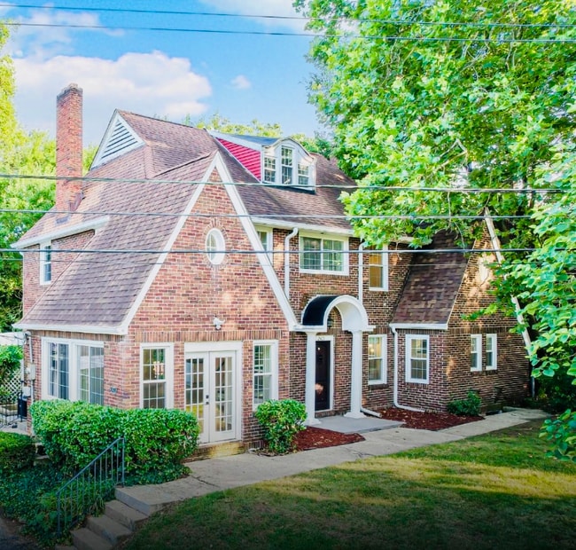 property at 2421 Airport Dr