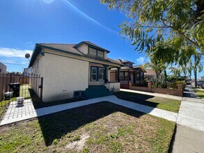 224 E 65th St in Los Angeles, CA - Building Photo - Building Photo