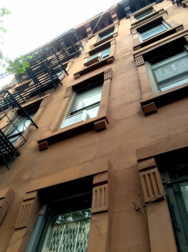 209 E 110th St in New York, NY - Building Photo - Building Photo