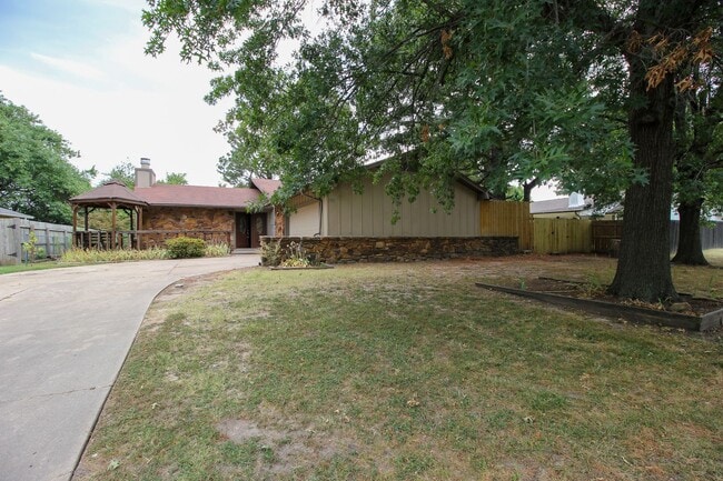 property at 2513 W Freeport St