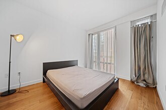 2 Shore Ln in Jersey City, NJ - Building Photo - Building Photo