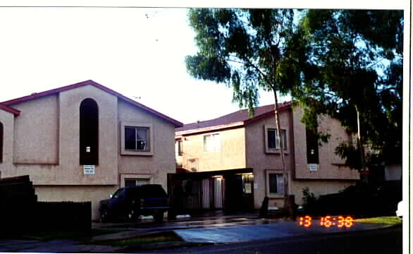 Parkway Manor in San Diego, CA - Building Photo - Building Photo