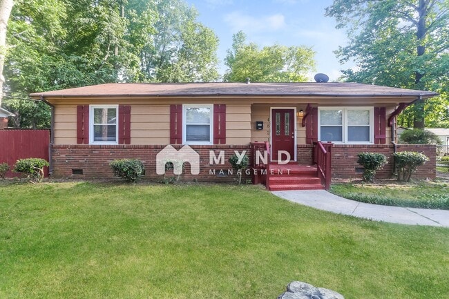 4821 Woodway Pl in Charlotte, NC - Foto de edificio - Building Photo