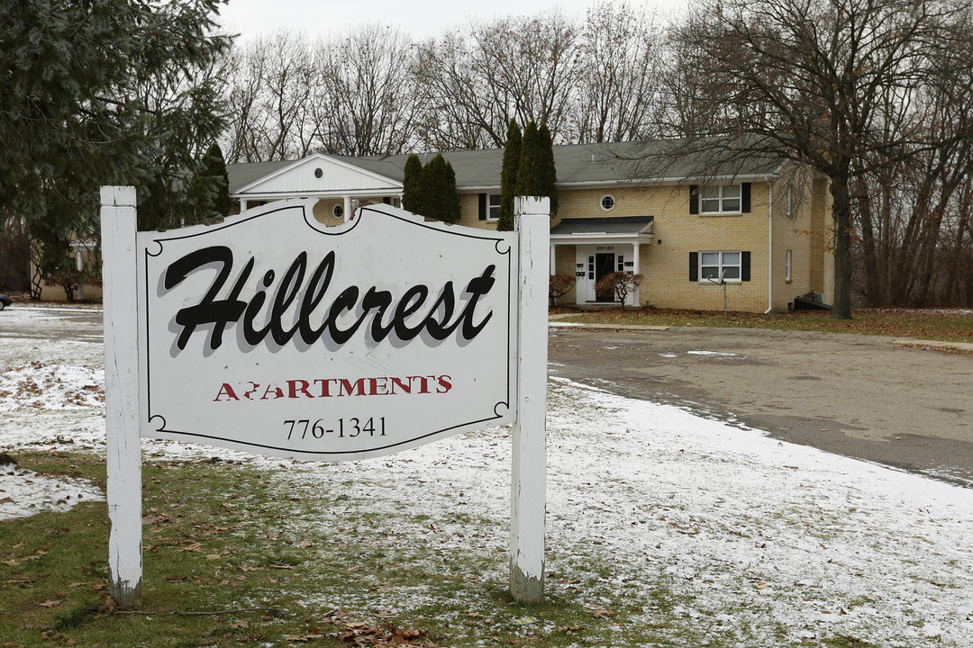 Hillcrest Apartments in Wyoming, MI - Building Photo