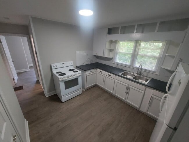 414 E Peachtree Dr in High Point, NC - Building Photo - Building Photo
