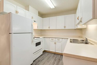 Crowchild Court in Wetaskiwin, AB - Building Photo - Building Photo