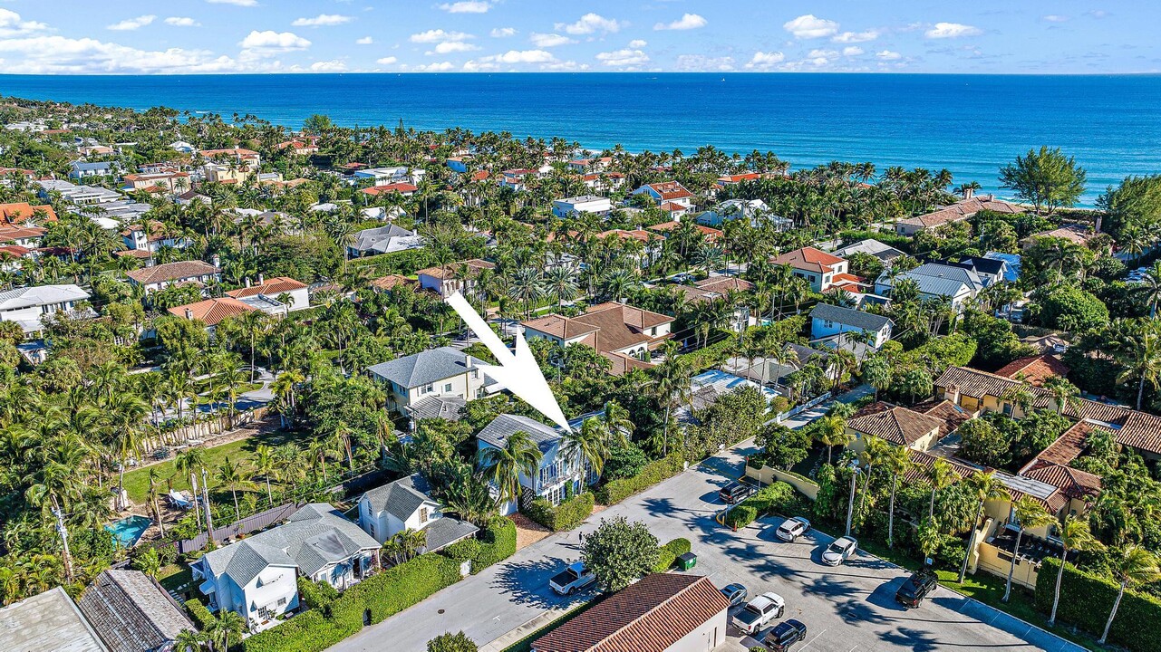 165 Root Trail in Palm Beach, FL - Foto de edificio