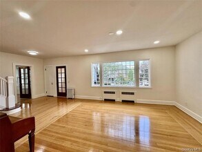 73 Watkins Ave in Middletown, NY - Foto de edificio - Building Photo