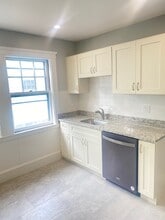 98 Parsons St, Unit 1 in Boston, MA - Foto de edificio - Building Photo