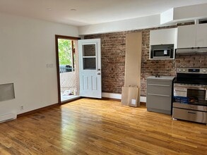 4277 Saint-Jacques Rue in Montréal, QC - Building Photo - Building Photo