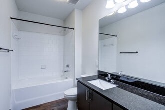 17 Broad in Chattanooga, TN - Foto de edificio - Building Photo