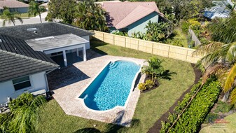 75 Cinnamon Pl in Jupiter, FL - Foto de edificio - Building Photo