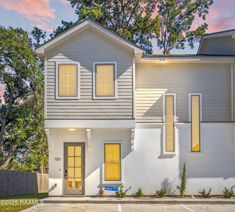103 Steiner Oaks in Lafayette, LA - Building Photo
