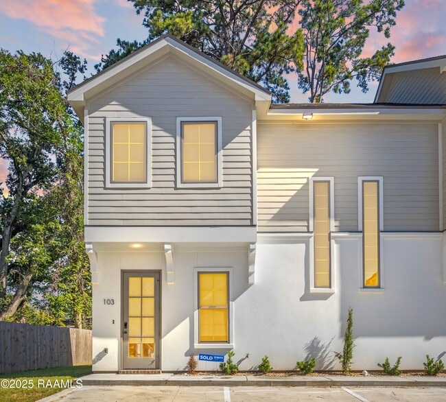 property at 103 Steiner Oaks