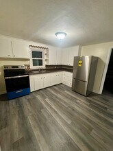 60 Allen St in Windsor, CT - Building Photo - Building Photo