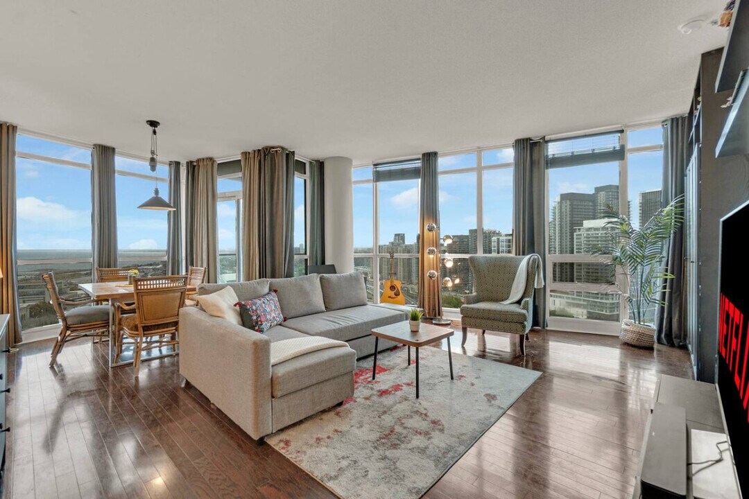 231 Fort York Blvd, Unit SI ID1403812P in Toronto, ON - Building Photo