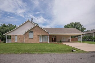 600 Gardenia St in La Place, LA - Building Photo - Building Photo