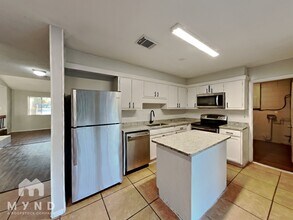 1060 Huntington Ct in Longwood, FL - Foto de edificio - Building Photo