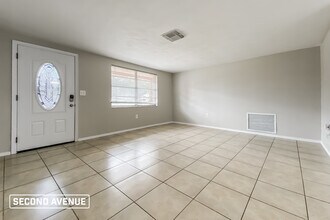 4847 Elmwood St in New Port Richey, FL - Foto de edificio - Building Photo