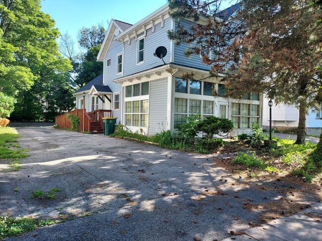 property at 551 Lexington Ave