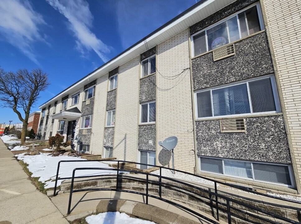 6914 W Lincoln Ave in West Allis, WI - Building Photo