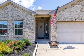 8806 Explorer Dr in Texas City, TX - Building Photo - Building Photo