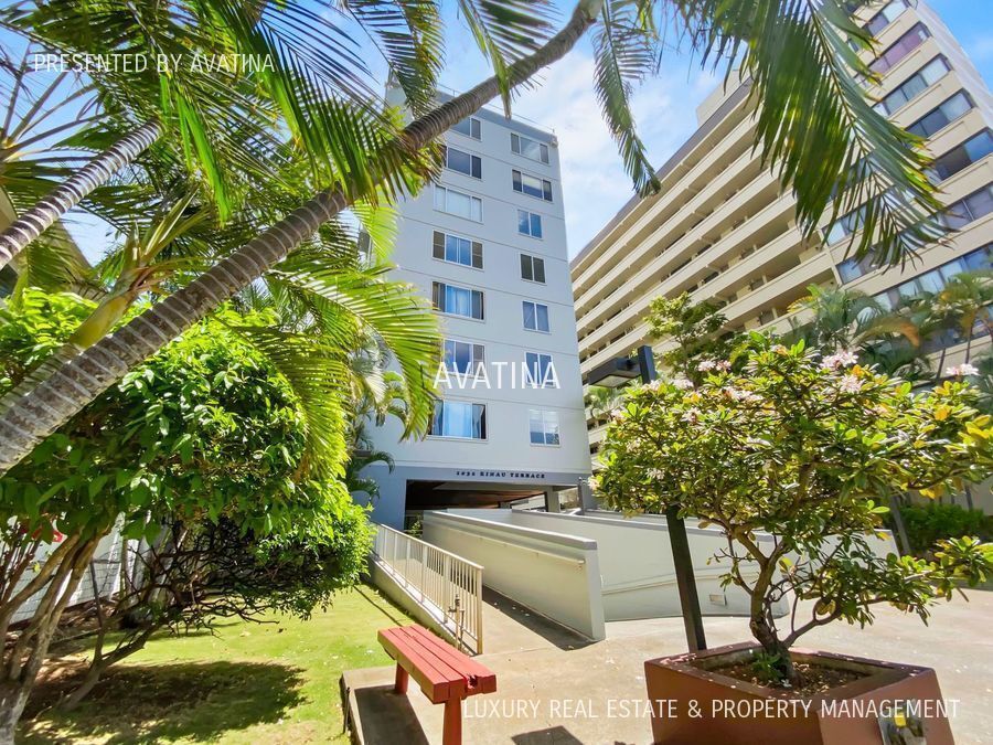 1032 Kinau St in Honolulu, HI - Building Photo