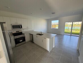 2732 SE 26th Ave in Homestead, FL - Building Photo - Building Photo