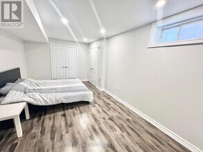 18 Fountain Ct in Richmond Hill, ON - Building Photo - Building Photo