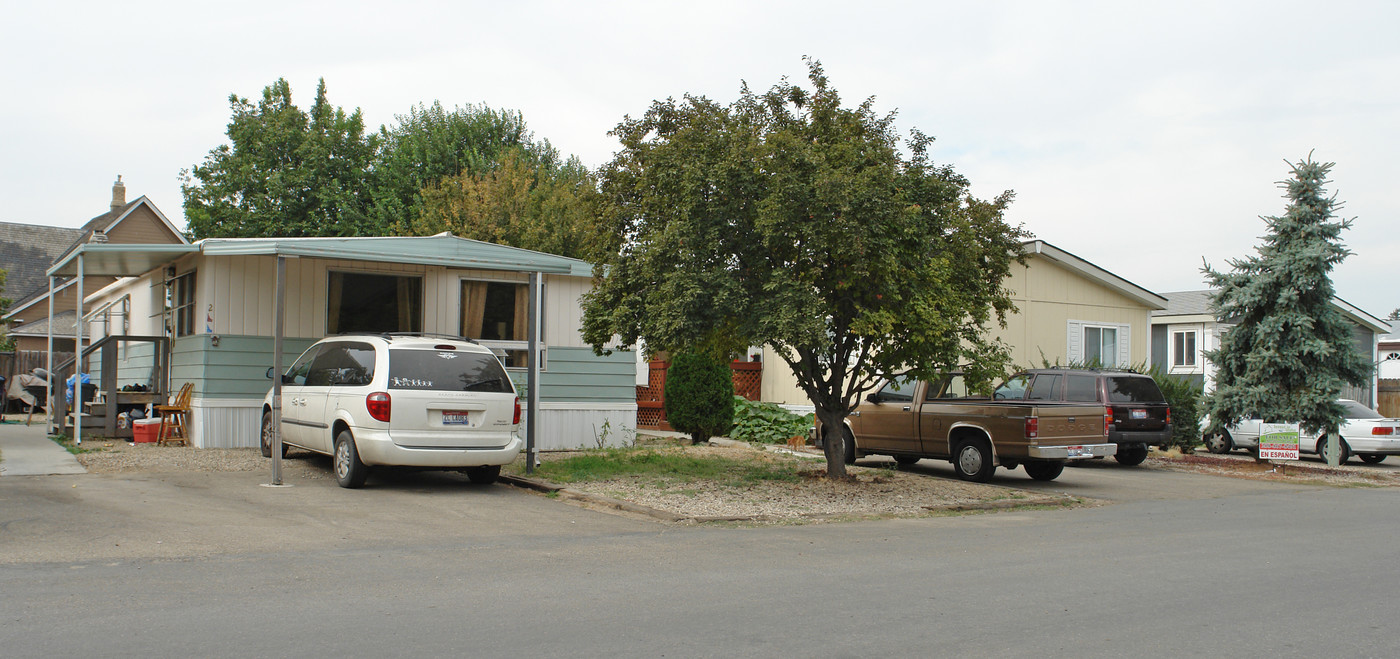 Victorian Station in Nampa, ID - Building Photo