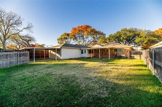9936 Lakemere Dr in Dallas, TX - Building Photo - Building Photo