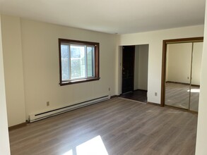 56 Leonard St, Unit B in Stamford, CT - Building Photo - Building Photo