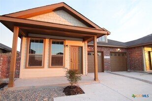 534 Creekside Cir in New Braunfels, TX - Building Photo