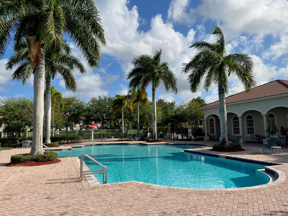 6769 Heritage Grande, Unit 2304 in Boynton Beach, FL - Foto de edificio