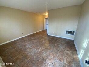 21 Sophia Dr-Unit -C in Jacksonville, NC - Foto de edificio - Building Photo