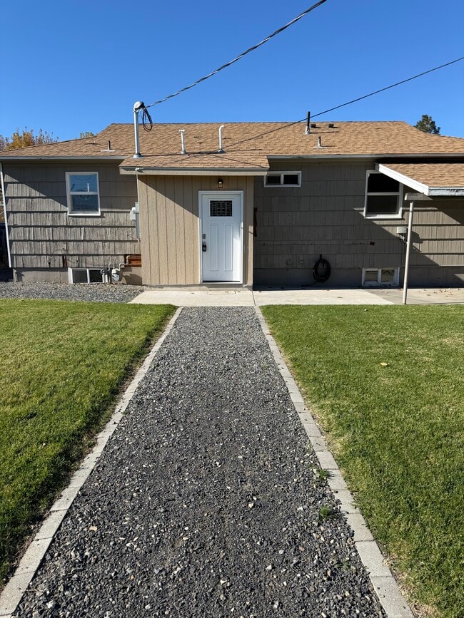 1535 N 18th Dr in Pasco, WA - Building Photo - Building Photo