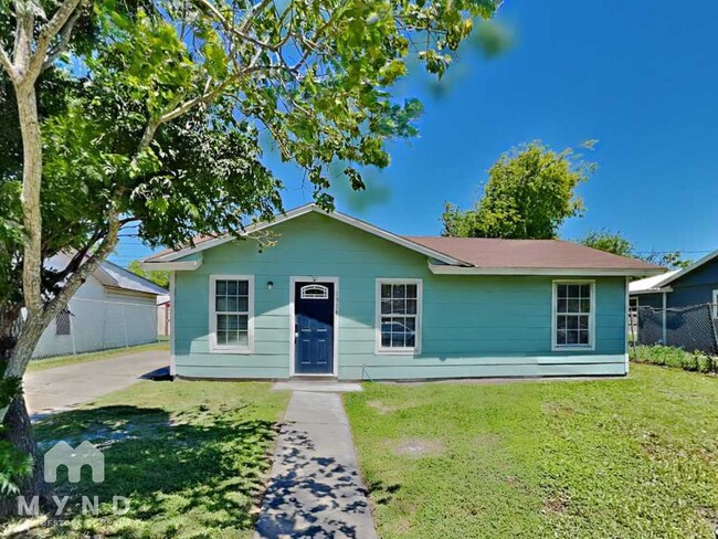 property at 1914 Roslyn St