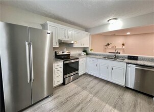 1502 Queen Anne Ct in Atlanta, GA - Building Photo - Building Photo